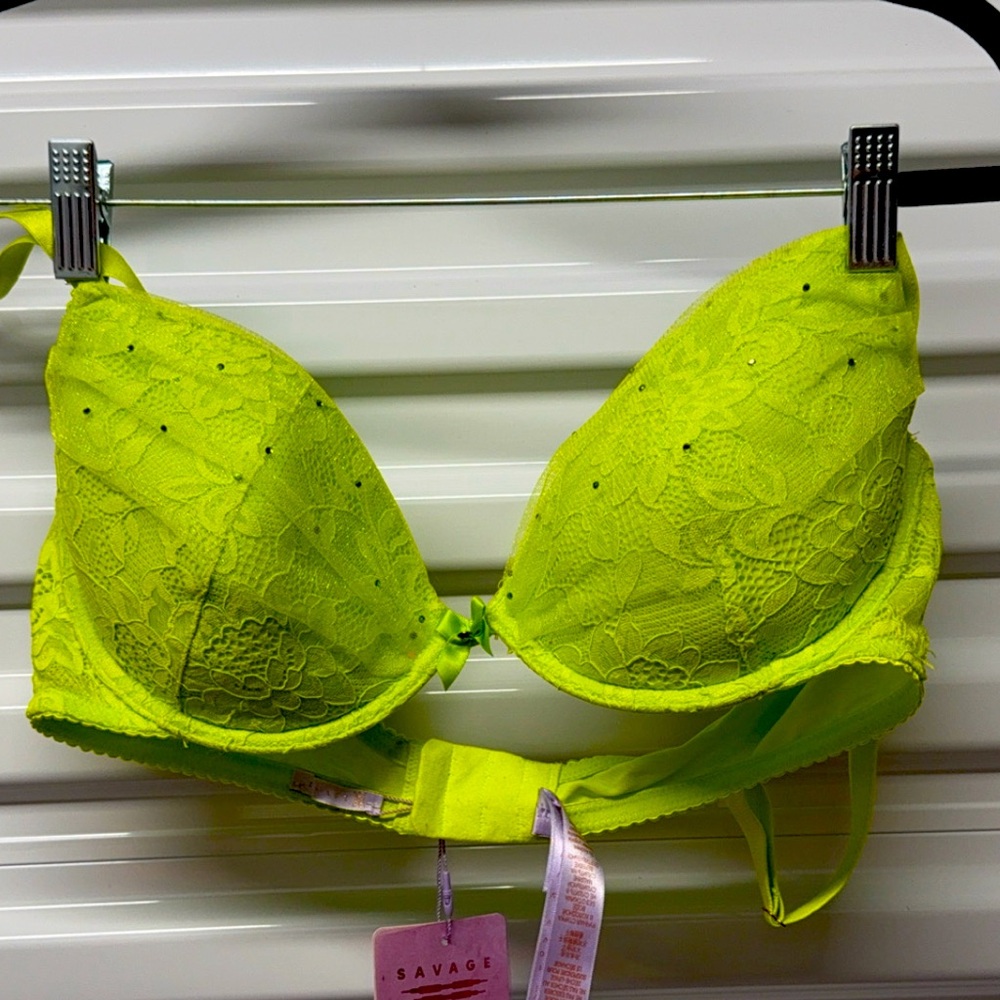 Savage x fenty green lace bra